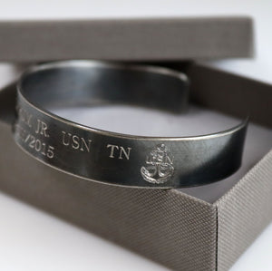 How Custom Military Memorial Bracelets Help Preserve Precious Memories