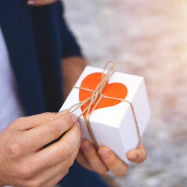 Personalized Gifts for Him (That He'll Love!): Options for Every Price Range